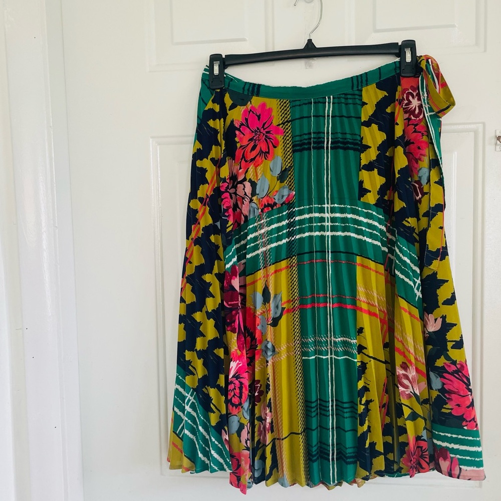 7TH AVENUE DESIGN STUDIO New York & Company Multicolor Floral Pleated Sk…